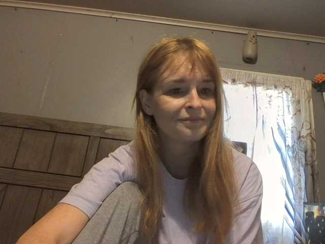 Pizzedwife live cam on BongaCams