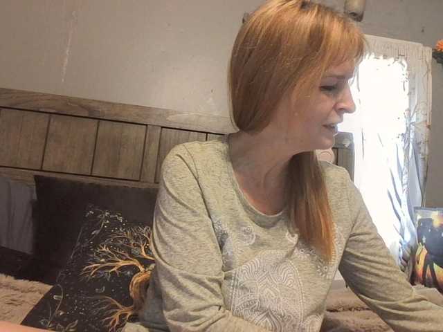 Pizzedwife live cam on BongaCams