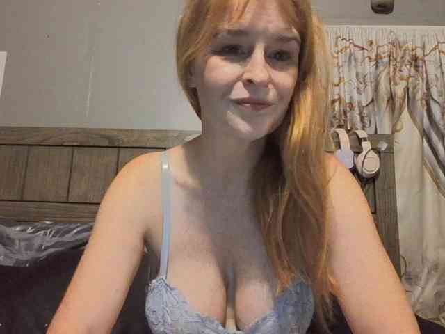 Pizzedwife Sex Cam Show