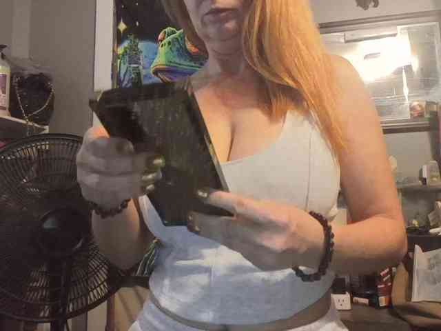 BeautyQueenMa webcam