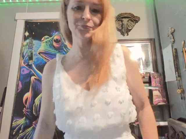 BeautyQueenMa webcam