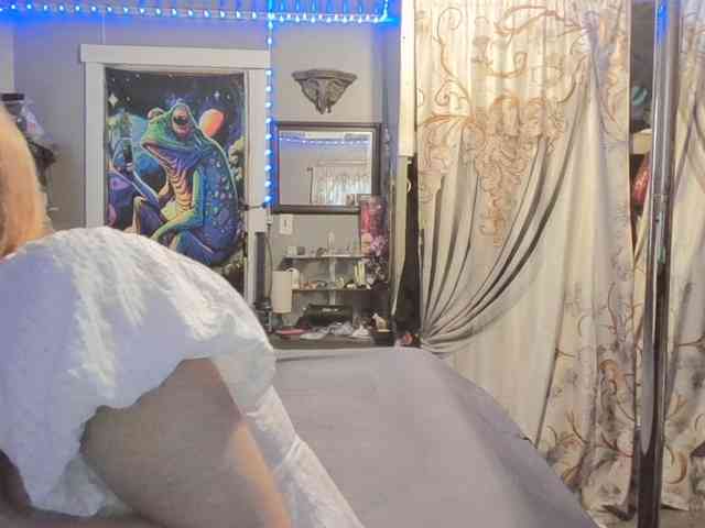 BeautyQueenMa webcam