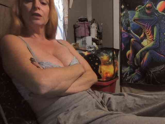 Pizzedwife Sex Cam Show