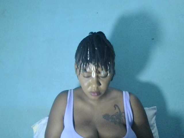 Whiteluna-04's BongaCams show and profile