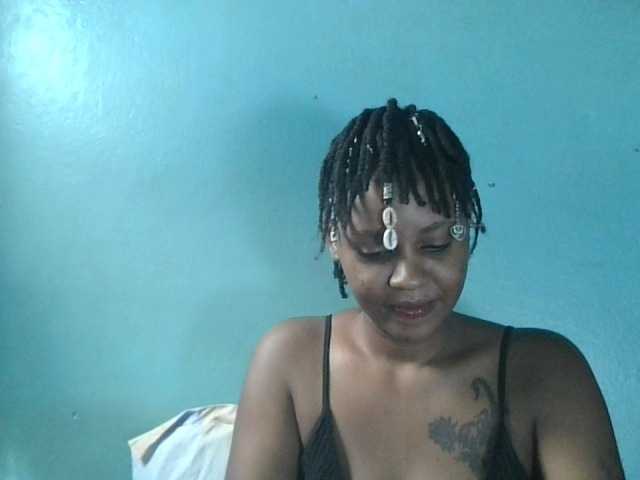 Whiteluna-04 Live Cam on BongaCams