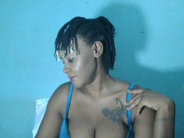 Whiteluna-04's BongaCams show and profile