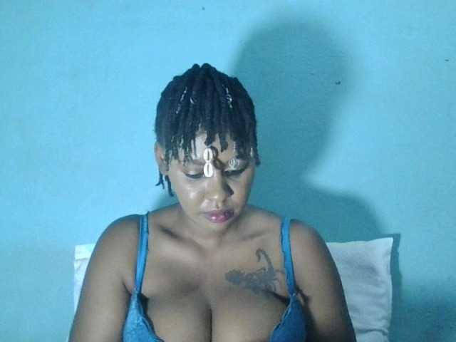 Whiteluna-04's BongaCams show and profile