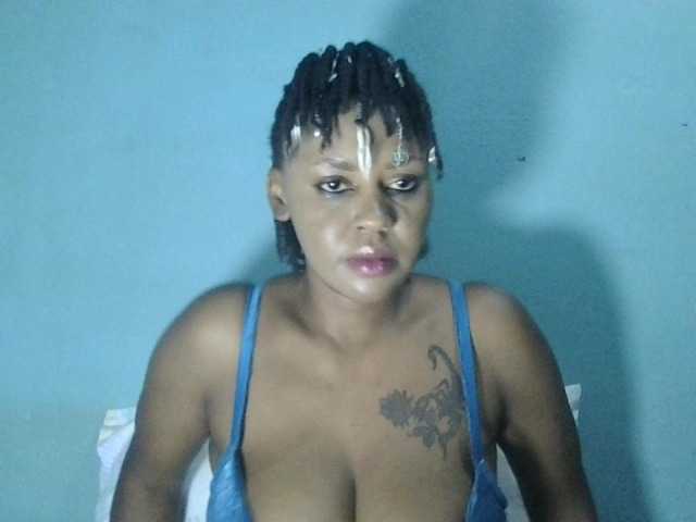 Whiteluna-04's BongaCams show and profile