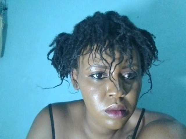Whiteluna-04 live cam on BongaCams