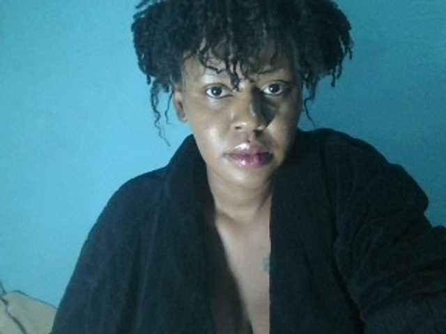 Whiteluna-04 live cam on BongaCams