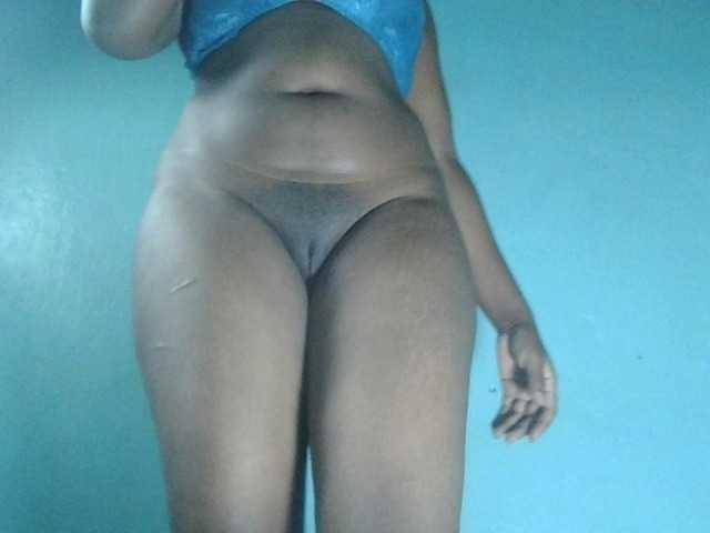 Whiteluna-04 webcam bongacams model stream image