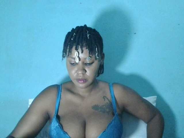 Whiteluna-04's BongaCams show and profile