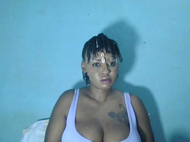 Whiteluna-04's BongaCams show and profile