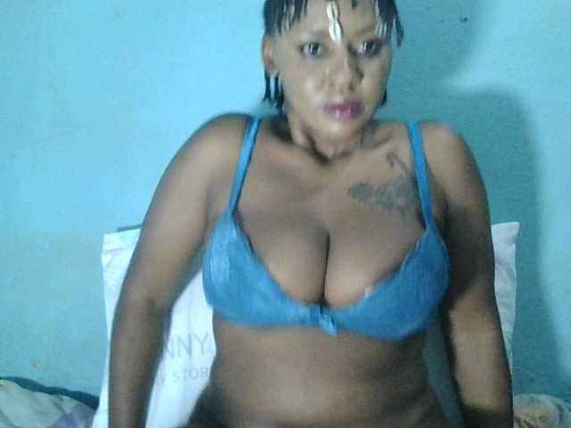 Whiteluna-04's BongaCams show and profile