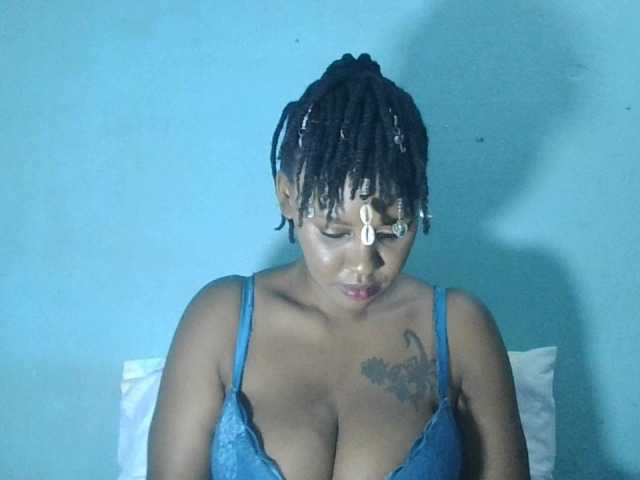 Whiteluna-04's BongaCams show and profile