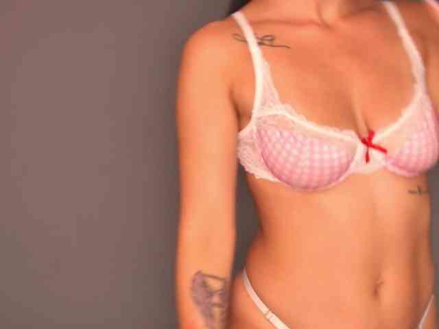 Model: DesiMissy