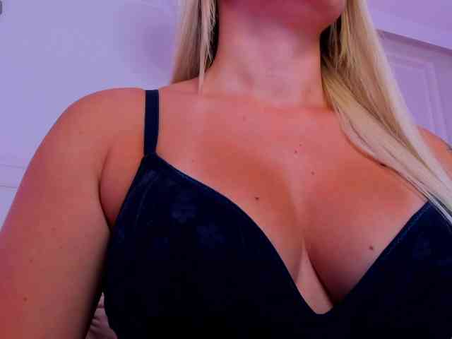 LiluDavis Live Webcam on BongaCams