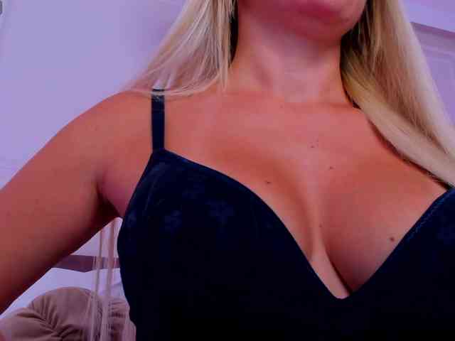 LiluDavis Live Webcam on BongaCams