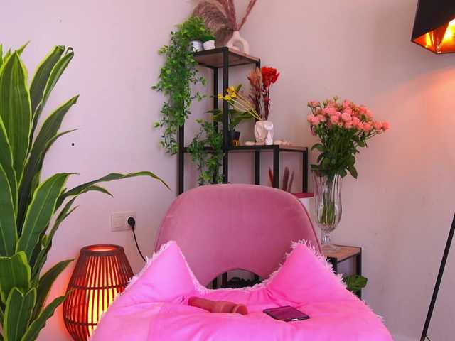 NeldaLecompte live cam on BongaCams