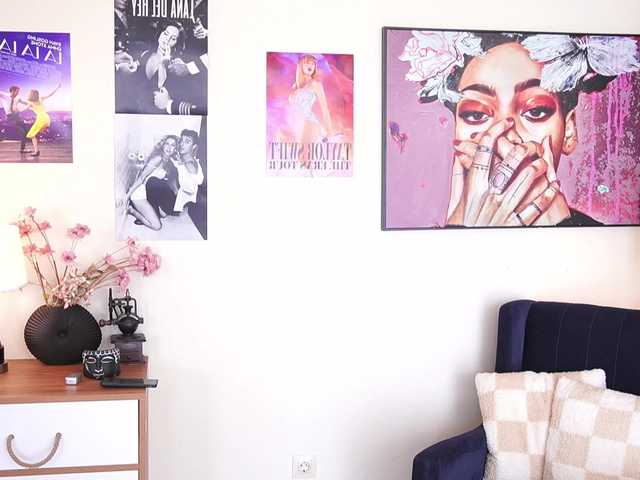NeldaLecompte live cam on BongaCams