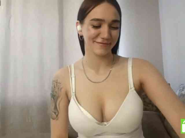Model: NeldaLecompte
