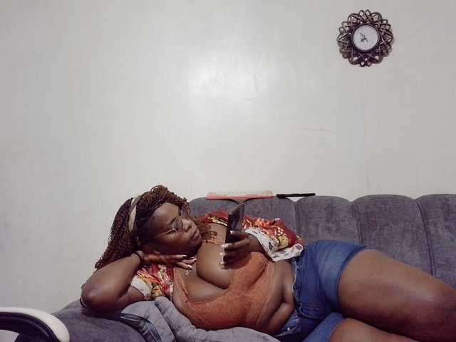 africangoddess live cam on UnifiedCams