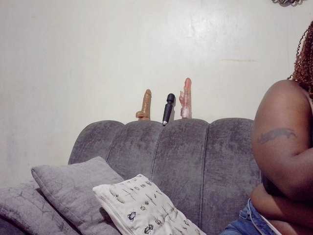le modèle africangoddess est en webcam porno dans un show sur le site bongacams, il possède les tags suivants: Ebony,Redhead,Trimmed