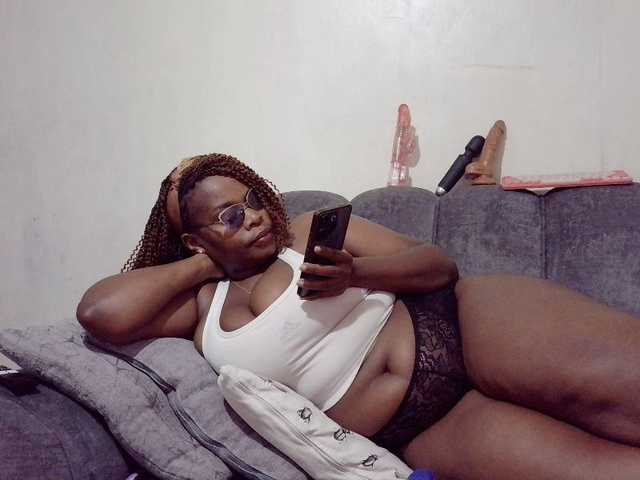 le modèle africangoddess est en webcam porno dans un show sur le site bongacams, il possède les tags suivants: Ebony,Redhead,Trimmed