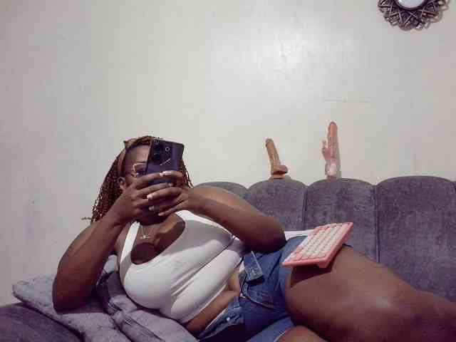 Dieses Model ist jetzt live. africangoddess