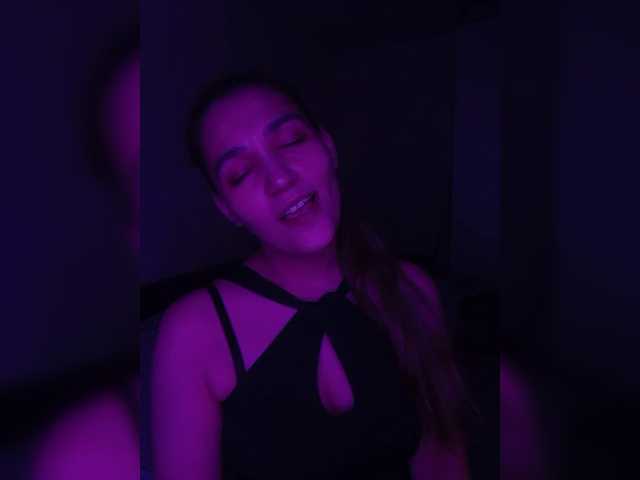 YajeVika4 live cam on BongaCams