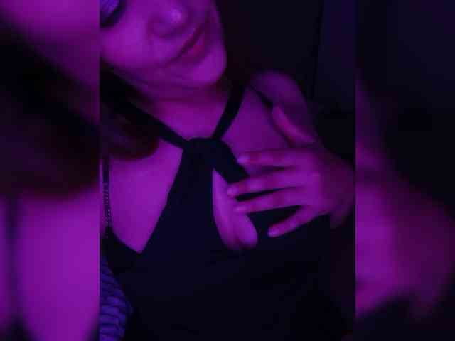 DevitivostayLisa webcam