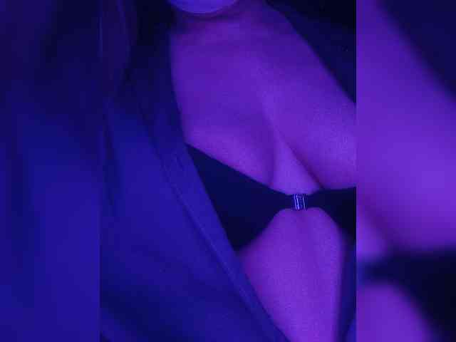 DevitivostayLisa webcam