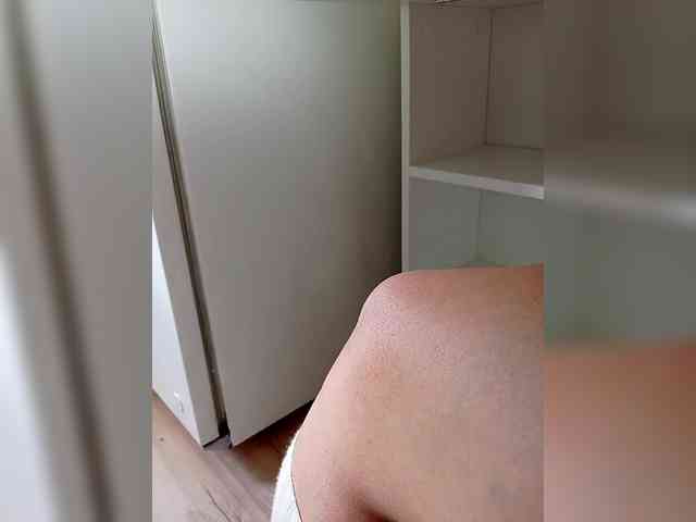 DevitivostayLisa webcam