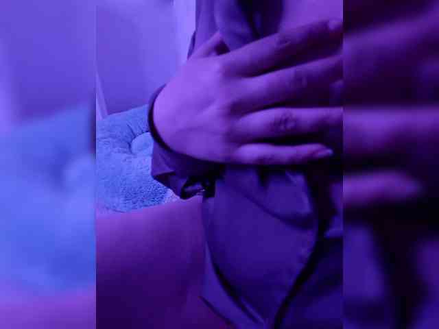 DevitivostayLisa webcam