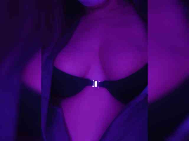 DevitivostayLisa webcam