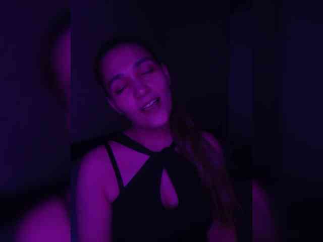 DevitivostayLisa webcam