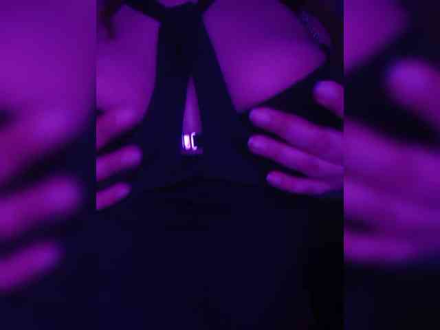 DevitivostayLisa webcam