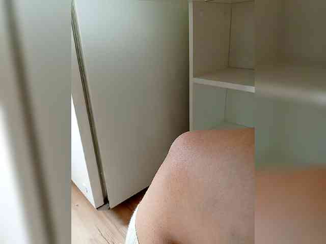 DevitivostayLisa webcam