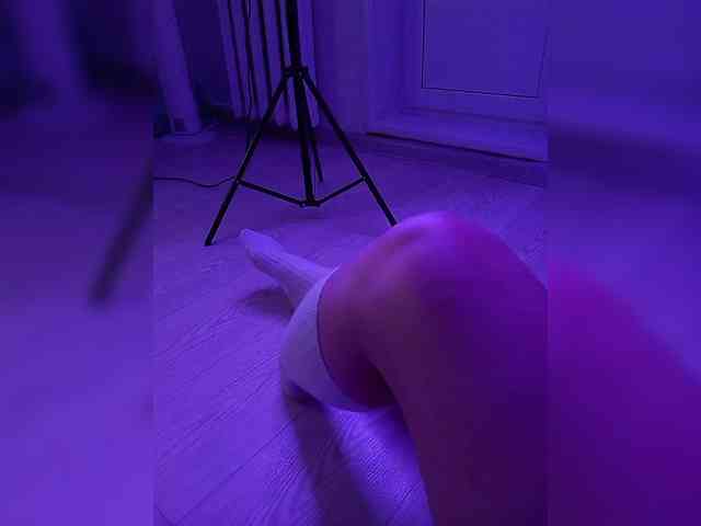 DevitivostayLisa webcam