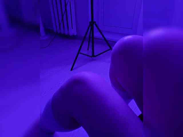 DevitivostayLisa webcam