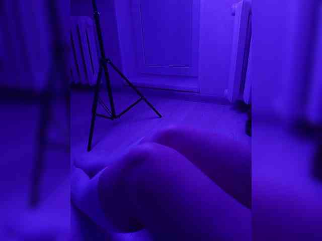 DevitivostayLisa webcam