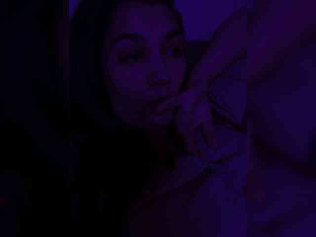 DevitivostayLisa webcam