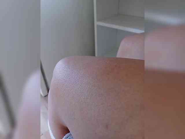 DevitivostayLisa webcam