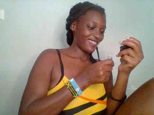 Chocolate-saucy webcam