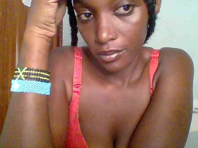 Chocolate-saucy webcam