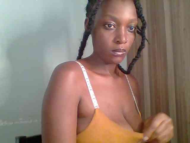 Chocolate-saucy Live Webcam on BongaCams