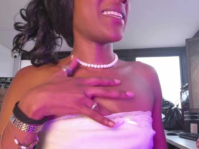 Sofi-Thomas live cam on BongaCams
