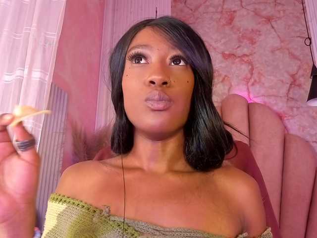 Sofi-Thomas live cam on BongaCams