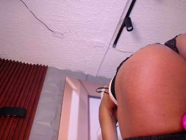 Sofi-Thomas's BongaCams show and profile