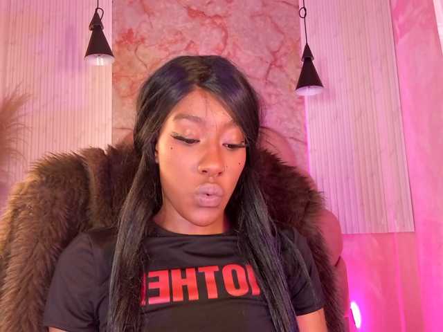 Sofi-Thomas live cam on BongaCams
